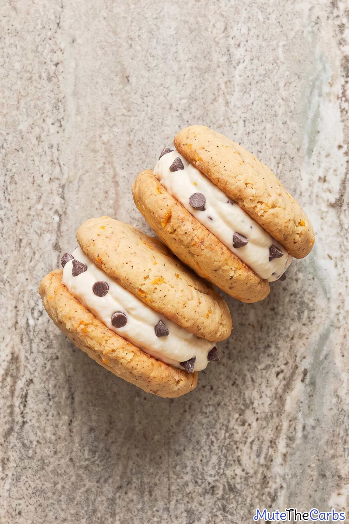 Crunchy keto cannoli cookies with sweet filling