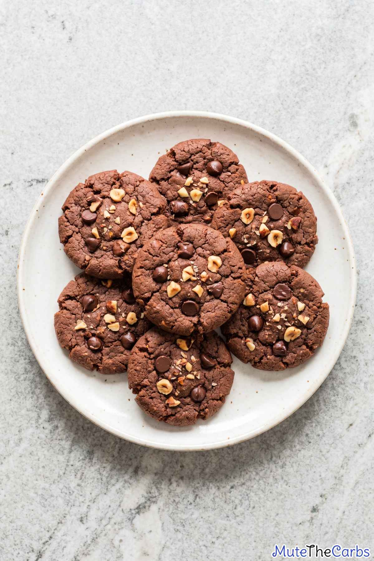 Crunchy low carb hazelnut cookies
