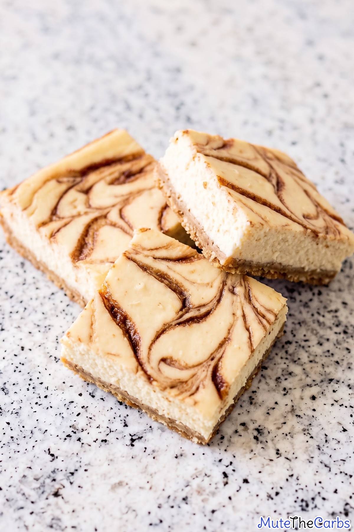 swirled cinnamon cheesecake bars