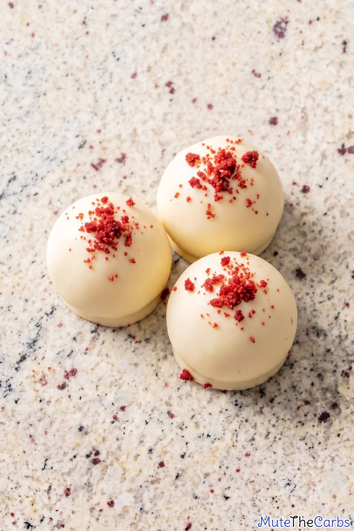 Low carb red velvet cheesecake truffle bites